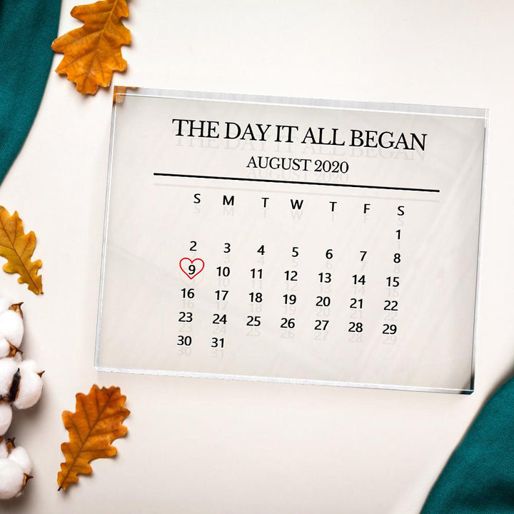 Ornamented anniversary gifts that can be customized with special dates and copywriting