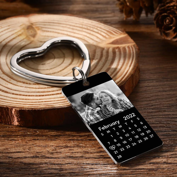 Personalized Calendar Photo Keychain Name Engraved Custom Pendant Keychain Gift for Couples